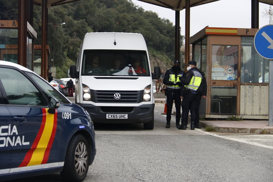 Police check at the French border at Pertús on March 17, 2020 (by Aleix Freixas)